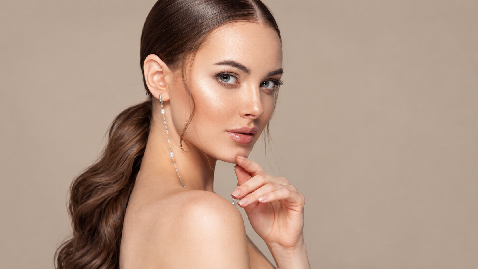 Woman showcasing slim facial profile and smooth jawline after ELSA ultrasound fat reduction treatment.