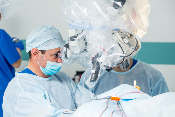 Procedimiento de cirugía endoscópica cerebral