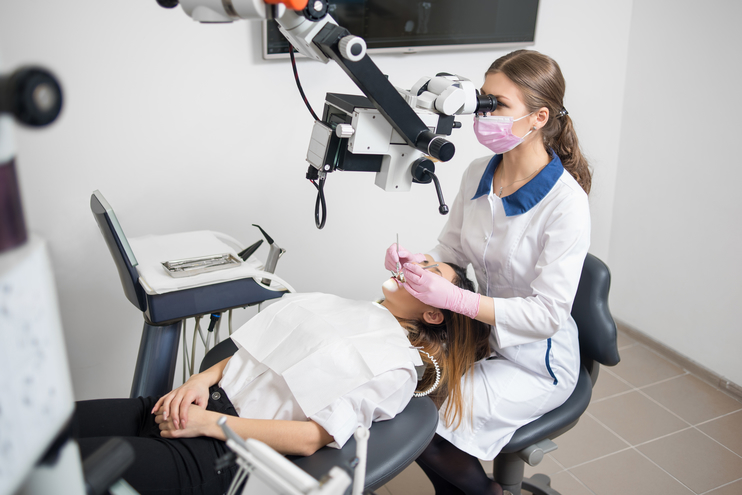 limitación de la terapia con microscopio dental