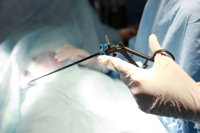 Phương pháp phẫu thuật cắt bỏ tuyến thượng thận qua nội soi
