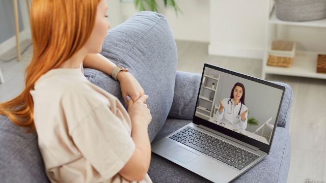Virtual online medical consultation with a Korean plastic surgery clinic before traveling